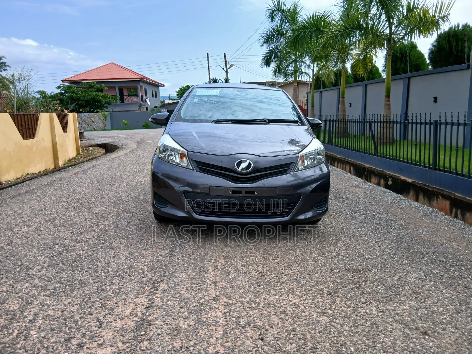 Toyota Vitz 1.3 FWD 5dr 2013 Gray