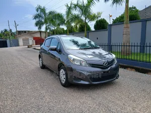 Toyota Vitz 1.3 FWD 5dr 2013 Gray