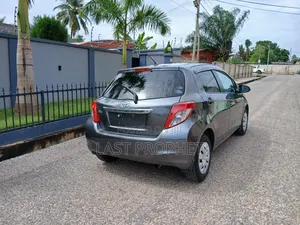 Toyota Vitz 1.3 FWD 5dr 2013 Gray