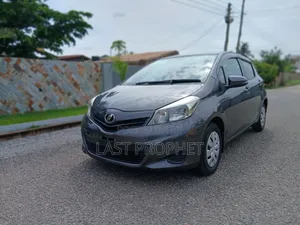 Toyota Vitz 1.3 FWD 5dr 2013 Gray