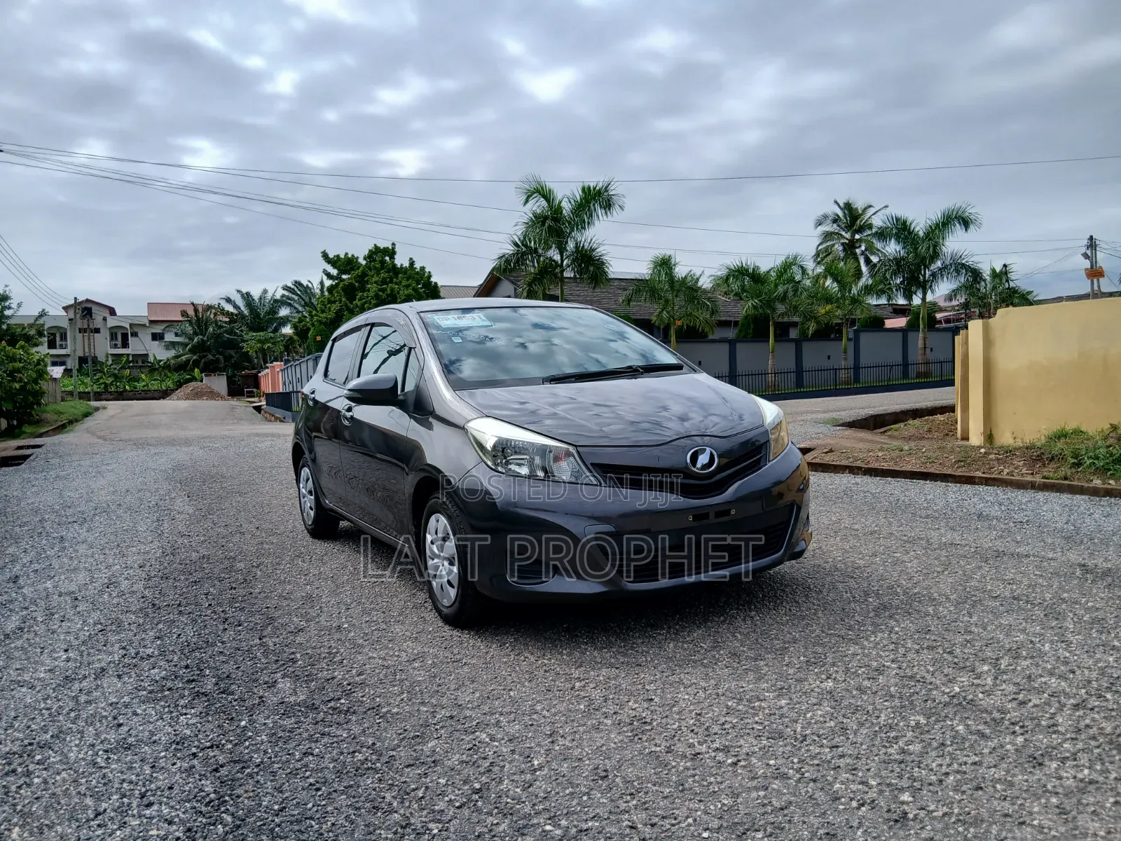 Toyota Vitz 1.3 FWD 5dr 2013 Gray