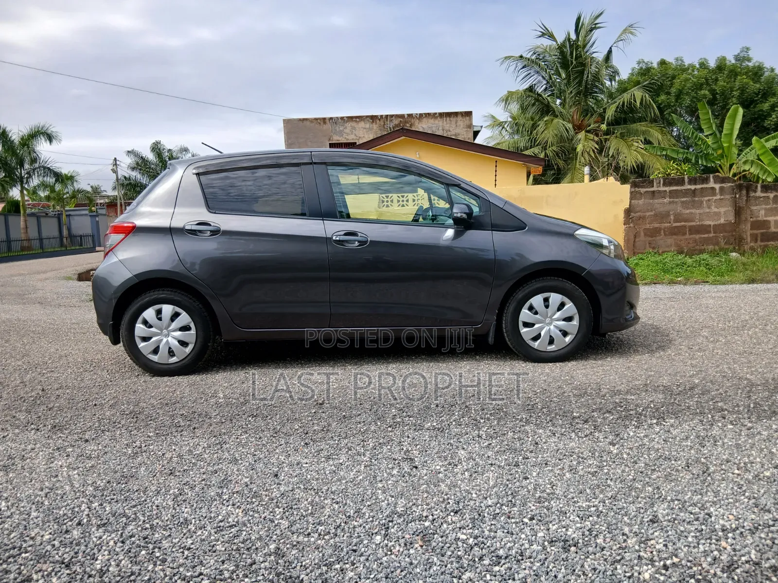 Toyota Vitz 1.3 FWD 5dr 2013 Gray