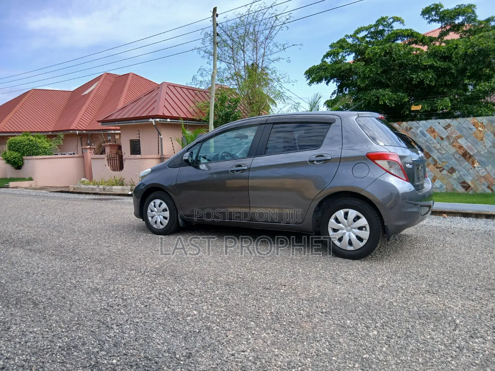 Toyota Vitz 1.3 FWD 5dr 2013 Gray