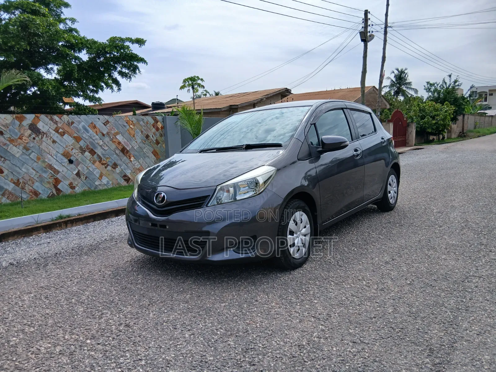 Toyota Vitz 1.3 FWD 5dr 2013 Gray