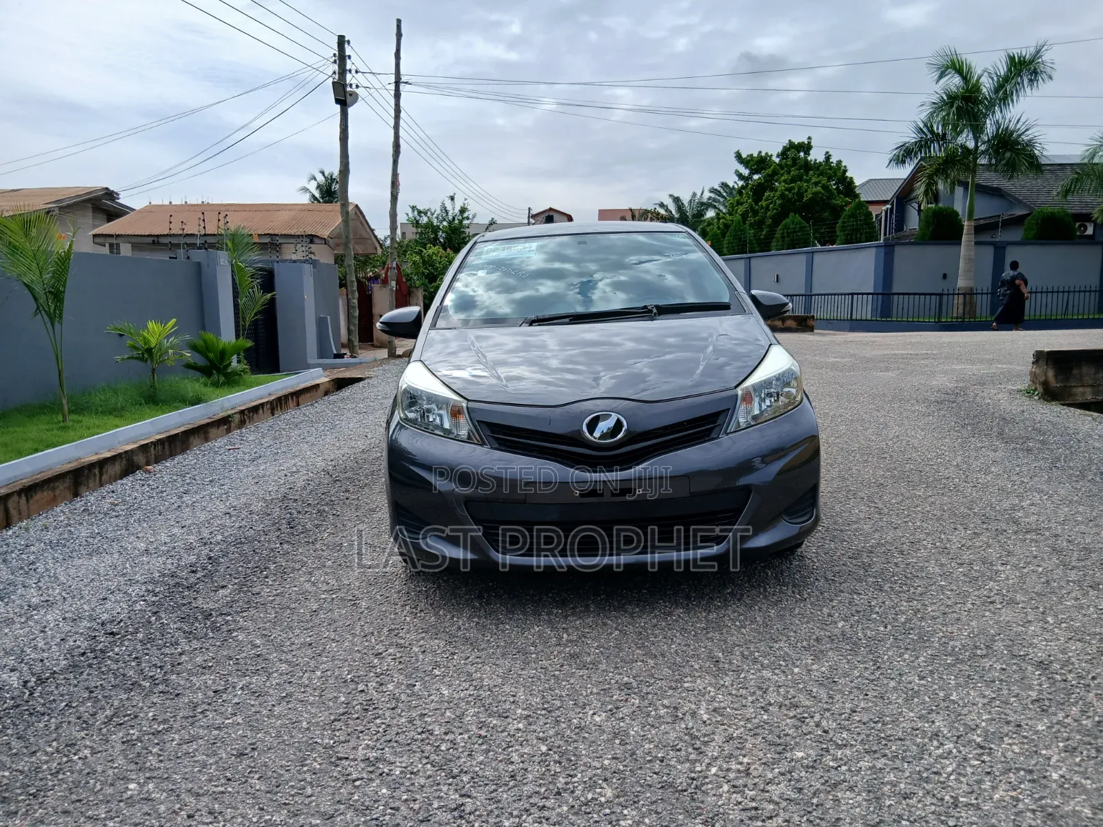 Toyota Vitz 1.3 FWD 5dr 2013 Gray