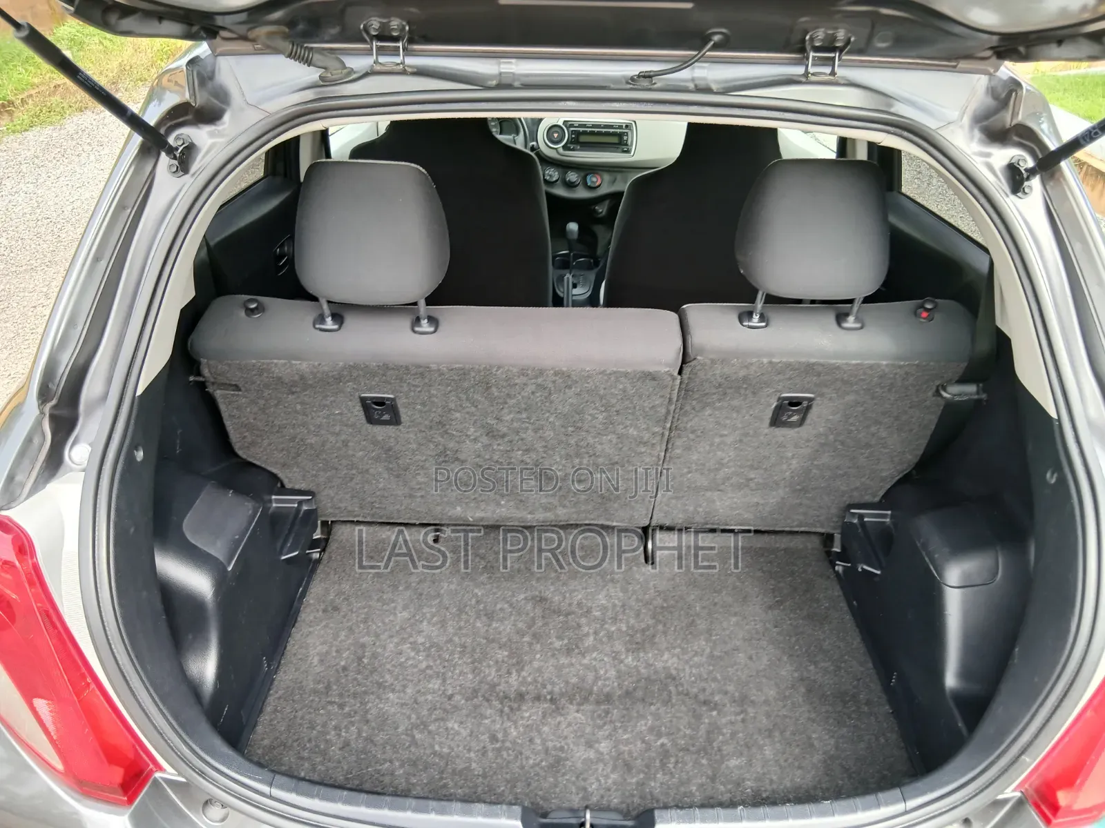 Toyota Vitz 1.3 FWD 5dr 2013 Gray