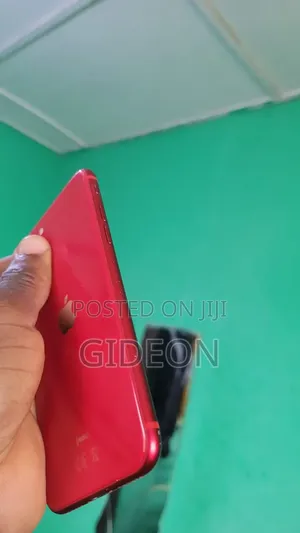 Apple iPhone SE (2022) 128 GB Red