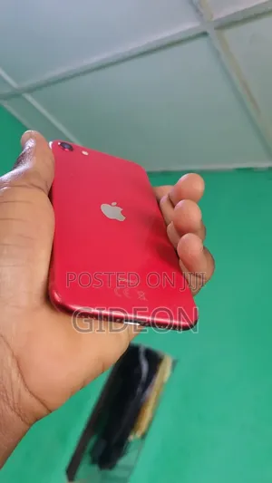 Apple iPhone SE (2022) 128 GB Red