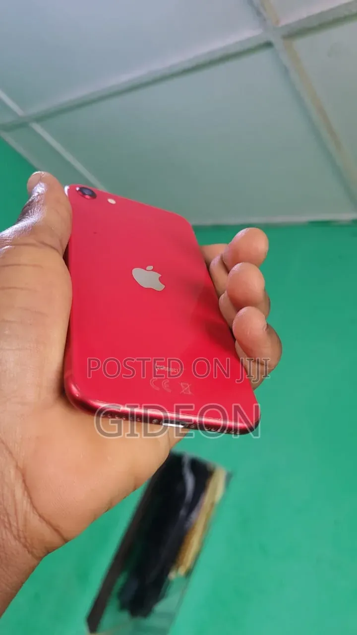 Apple iPhone SE (2022) 128 GB Red
