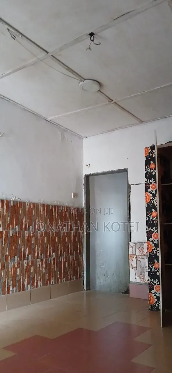 Single Room Self Contained for Rent at Aayalolo 1200 Per Month.
