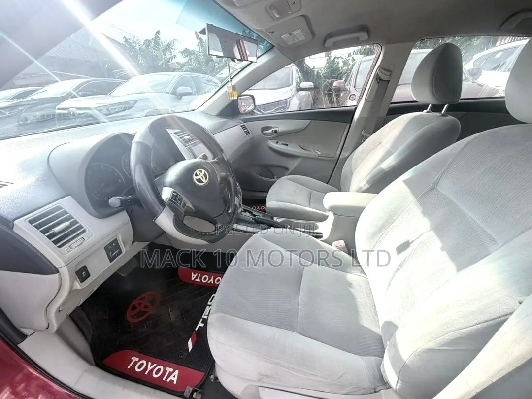 Toyota Corolla LE 4dr Sedan (1.8L 4cyl 4A) 2013 Red