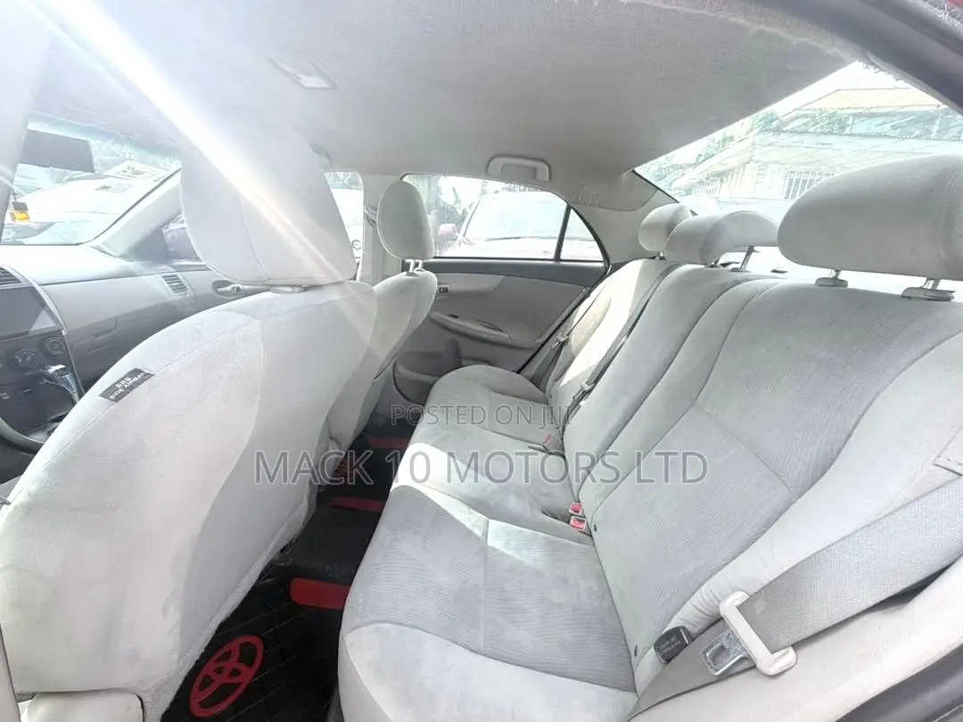 Toyota Corolla LE 4dr Sedan (1.8L 4cyl 4A) 2013 Red