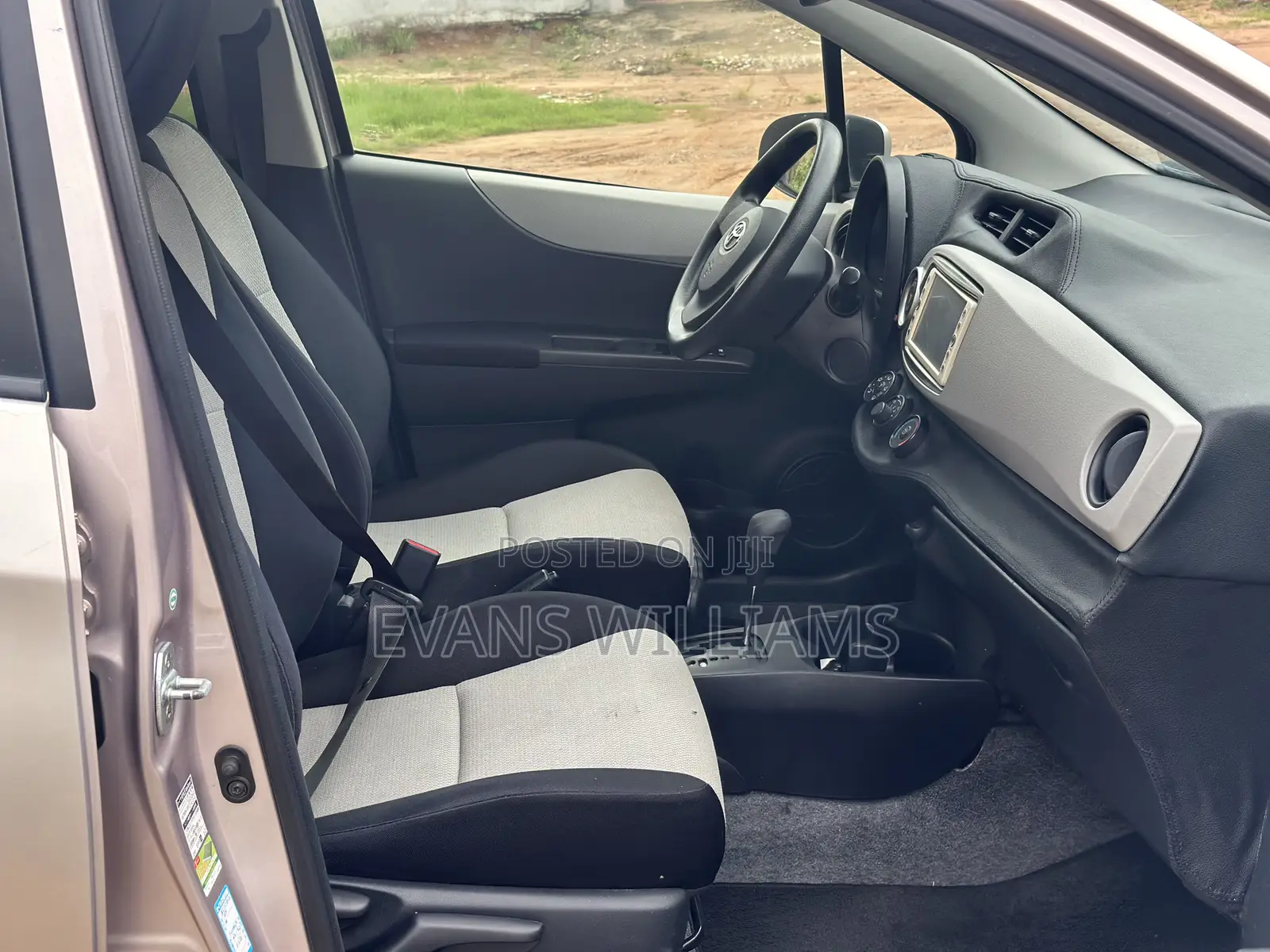 Toyota Vitz 1.3 FWD 3dr 2011