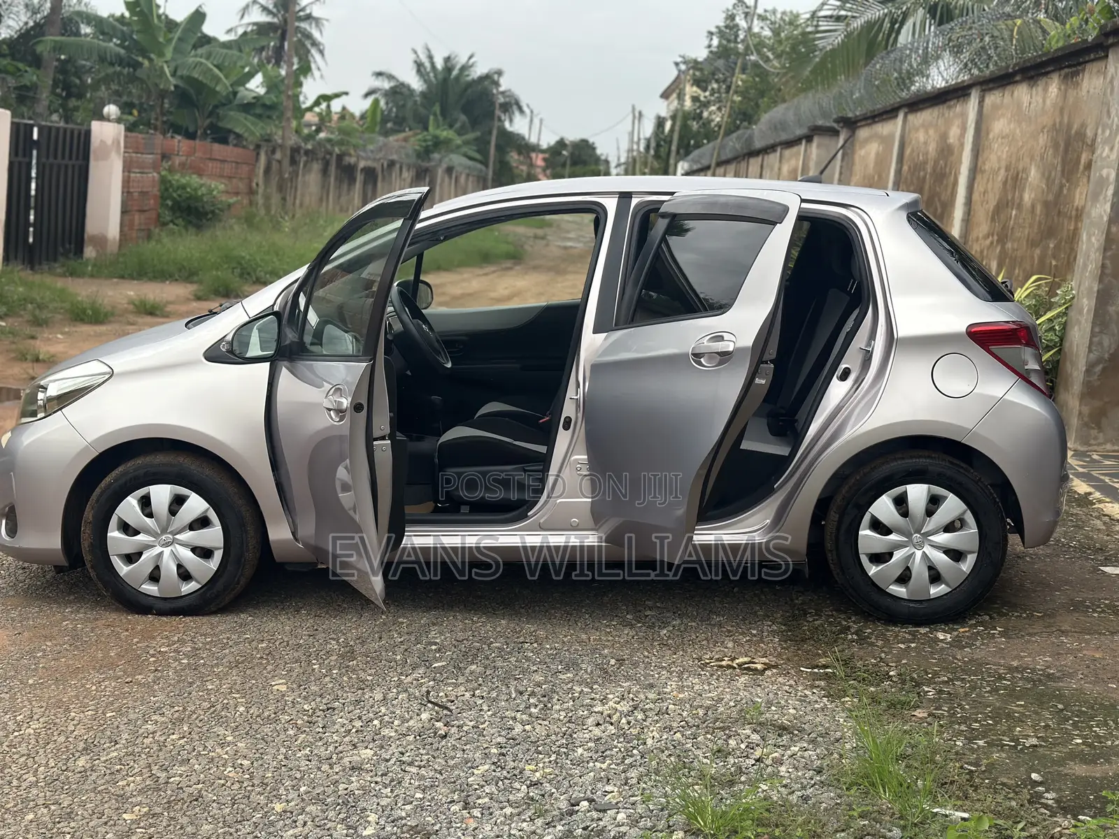 Toyota Vitz 1.3 FWD 3dr 2011