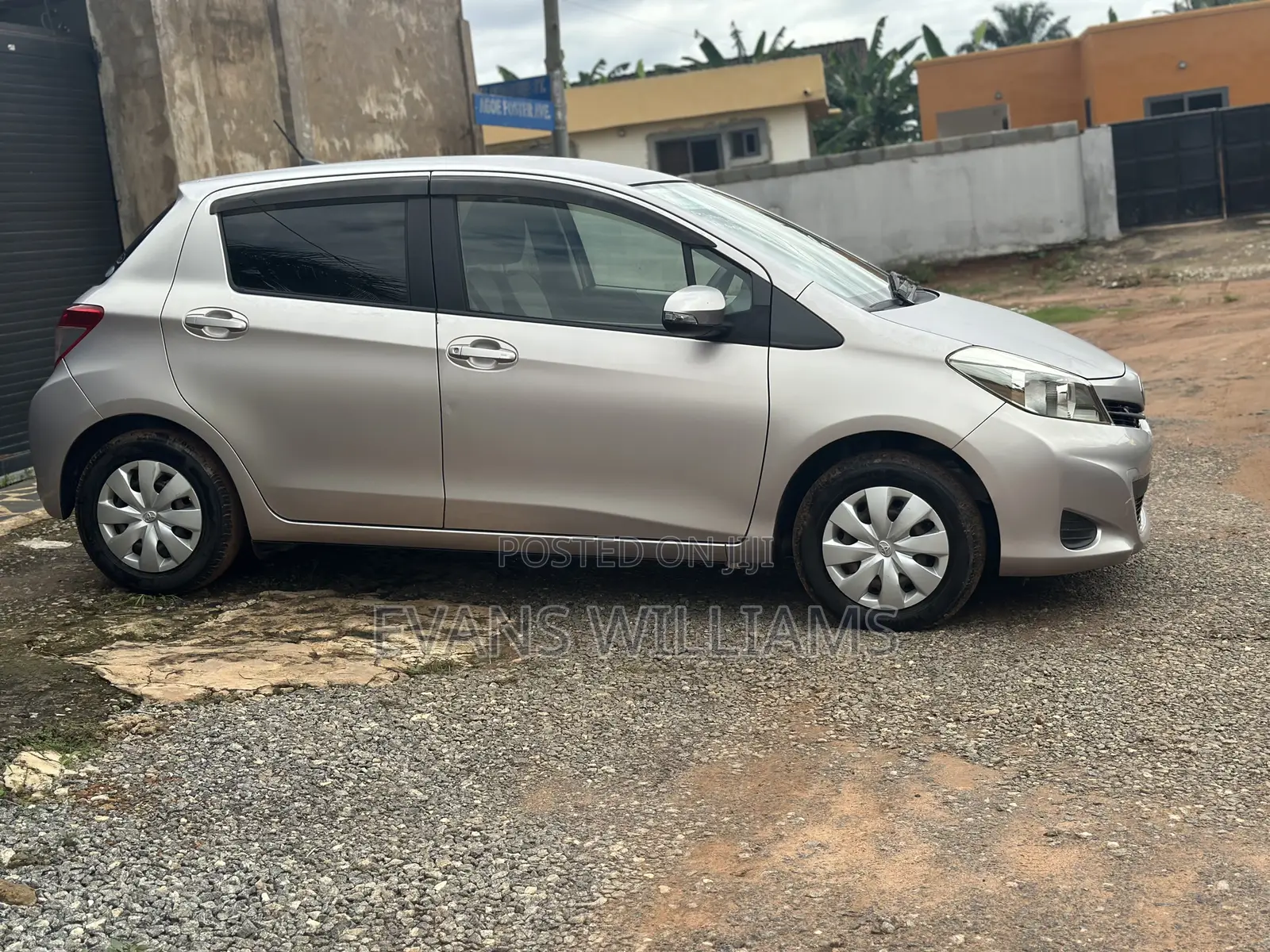 Toyota Vitz 1.3 FWD 3dr 2011
