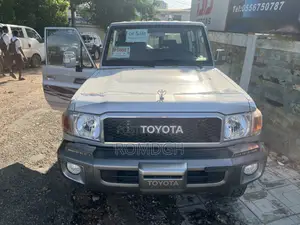 Toyota Land Cruiser 4.0 V6 GXR 2021 Silver