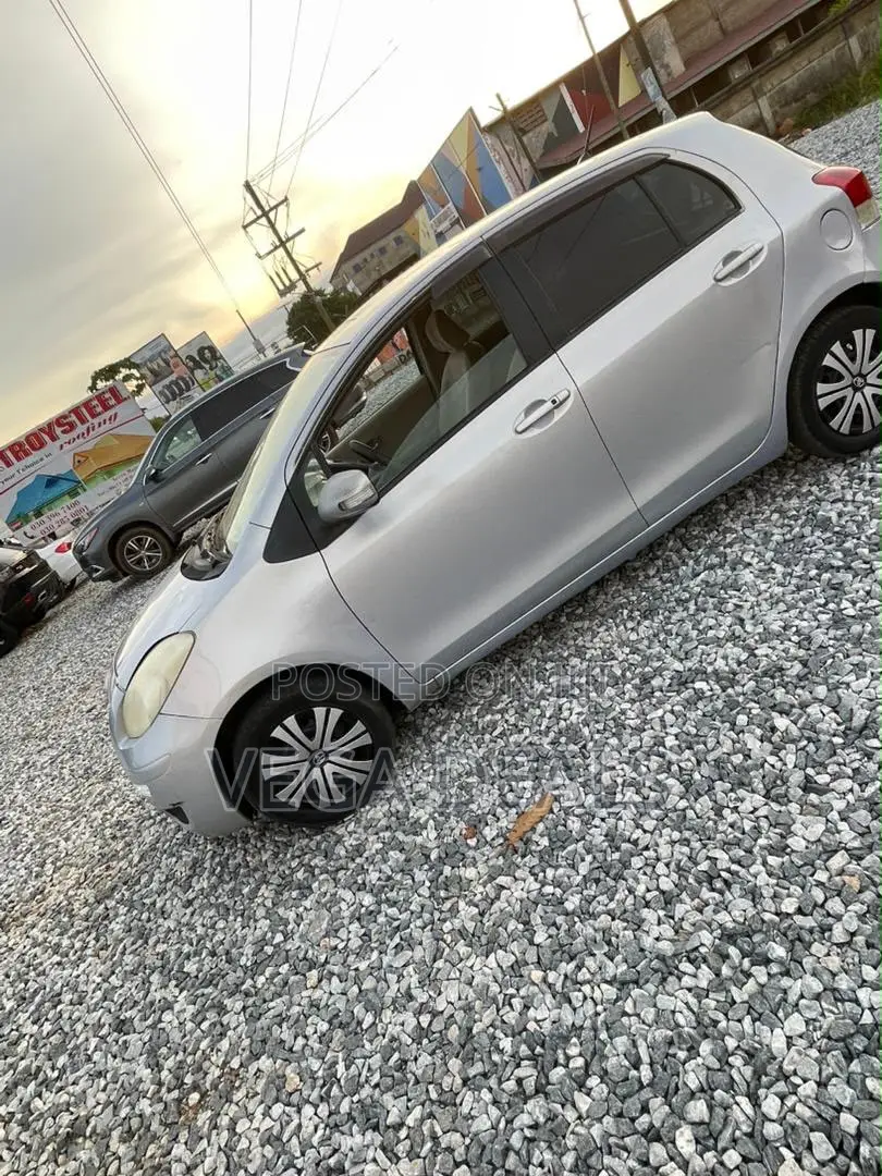Toyota Vitz 2010 Gray