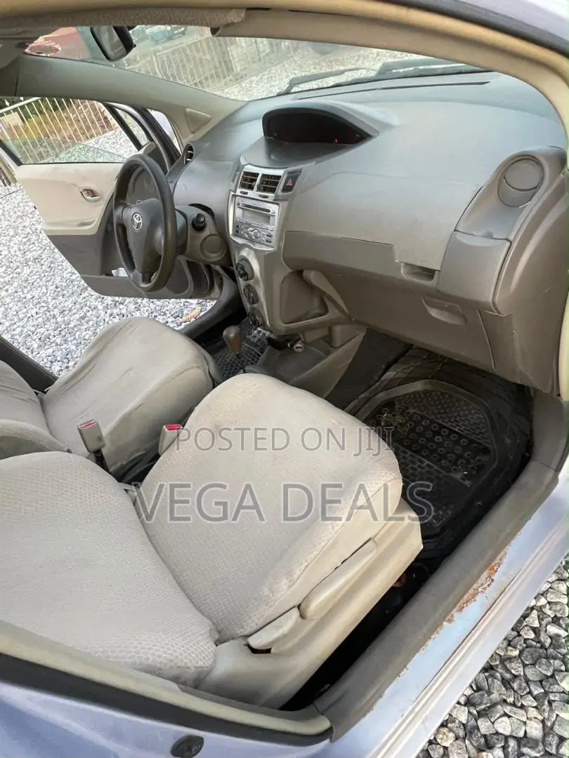 Toyota Vitz 2010 Gray