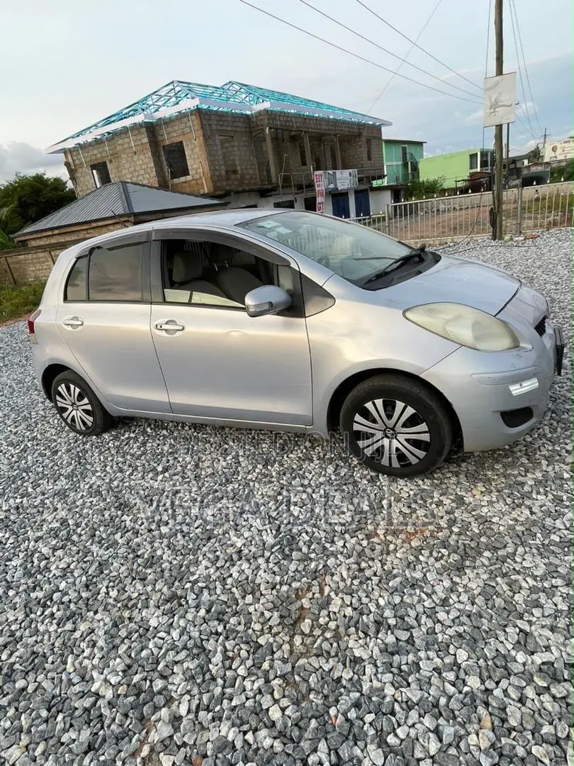 Toyota Vitz 2010 Gray
