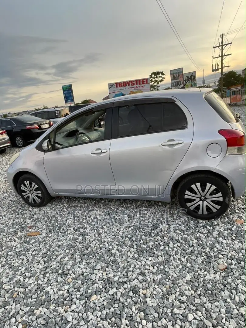 Toyota Vitz 2010 Gray
