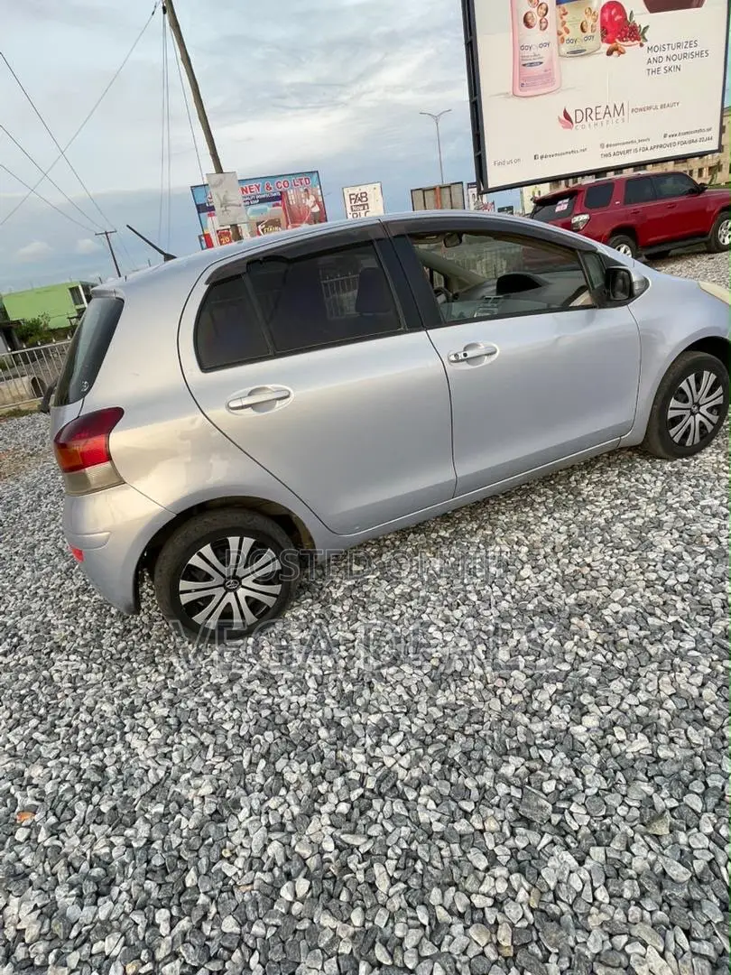Toyota Vitz 2010 Gray