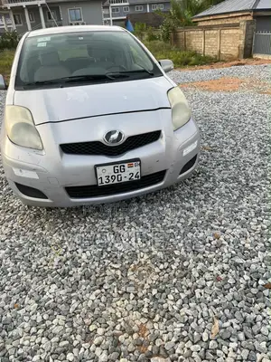 Toyota Vitz 2010 Gray