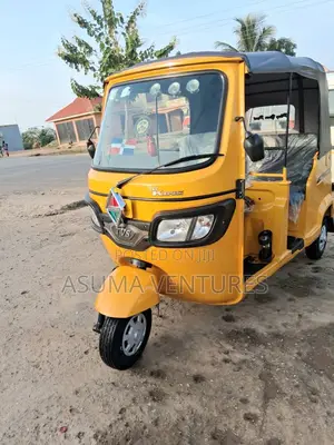 TVS HLX 125 2025 Yellow