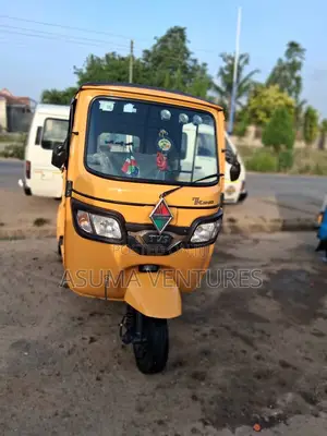 TVS HLX 125 2025 Yellow