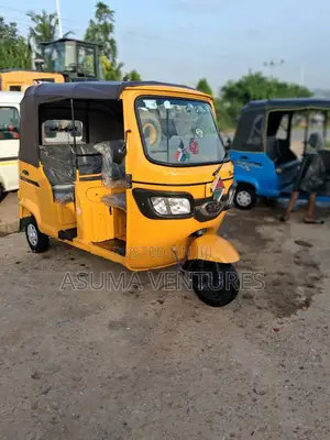 TVS HLX 125 2025 Yellow