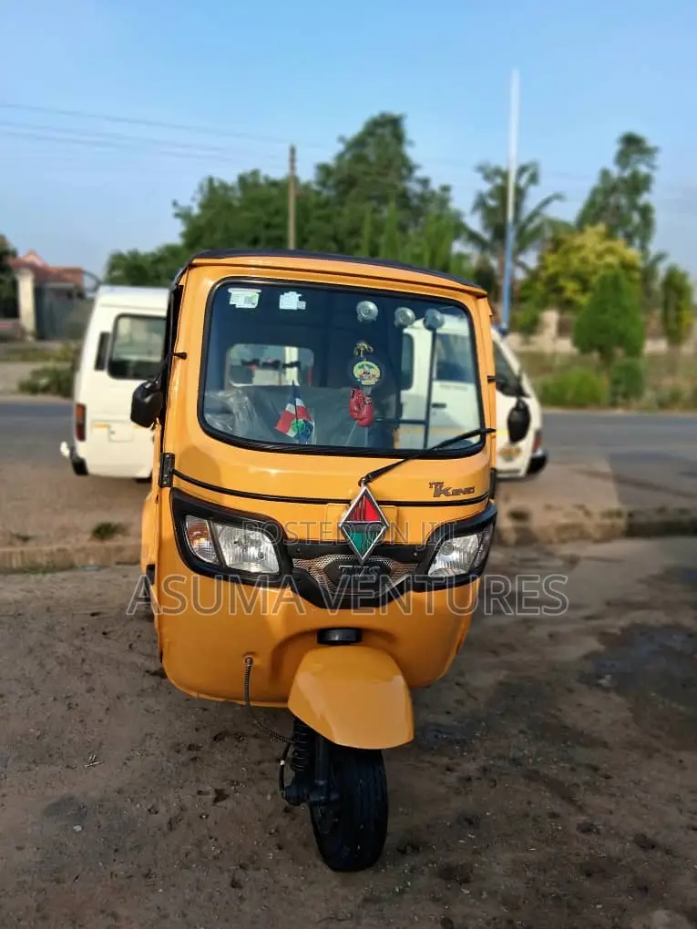 TVS HLX 125 2025 Yellow