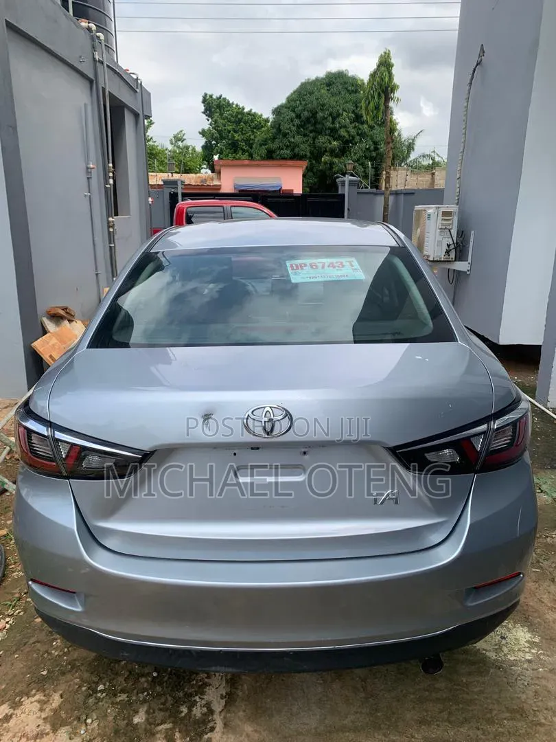 Toyota Yaris iA 1.5 FWD 2016 Silver