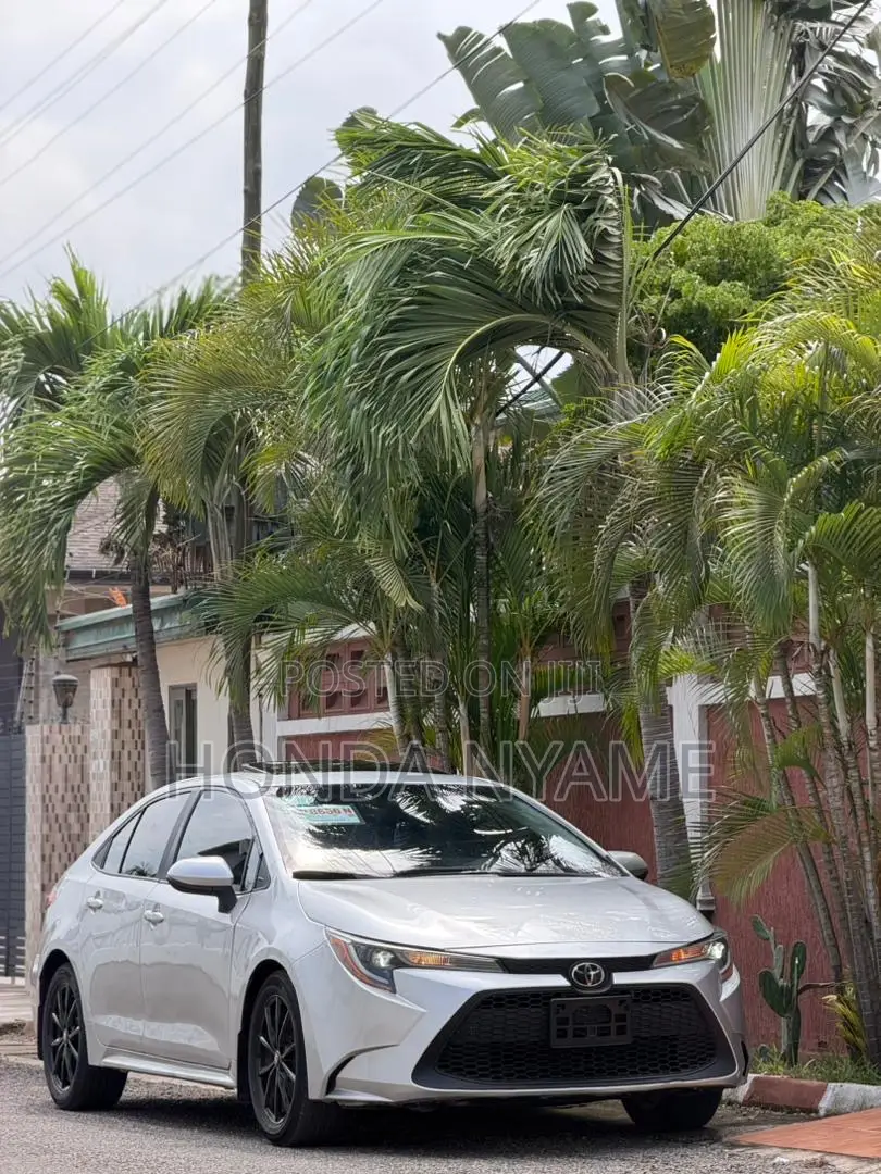 Toyota Corolla LE 2022 Silver