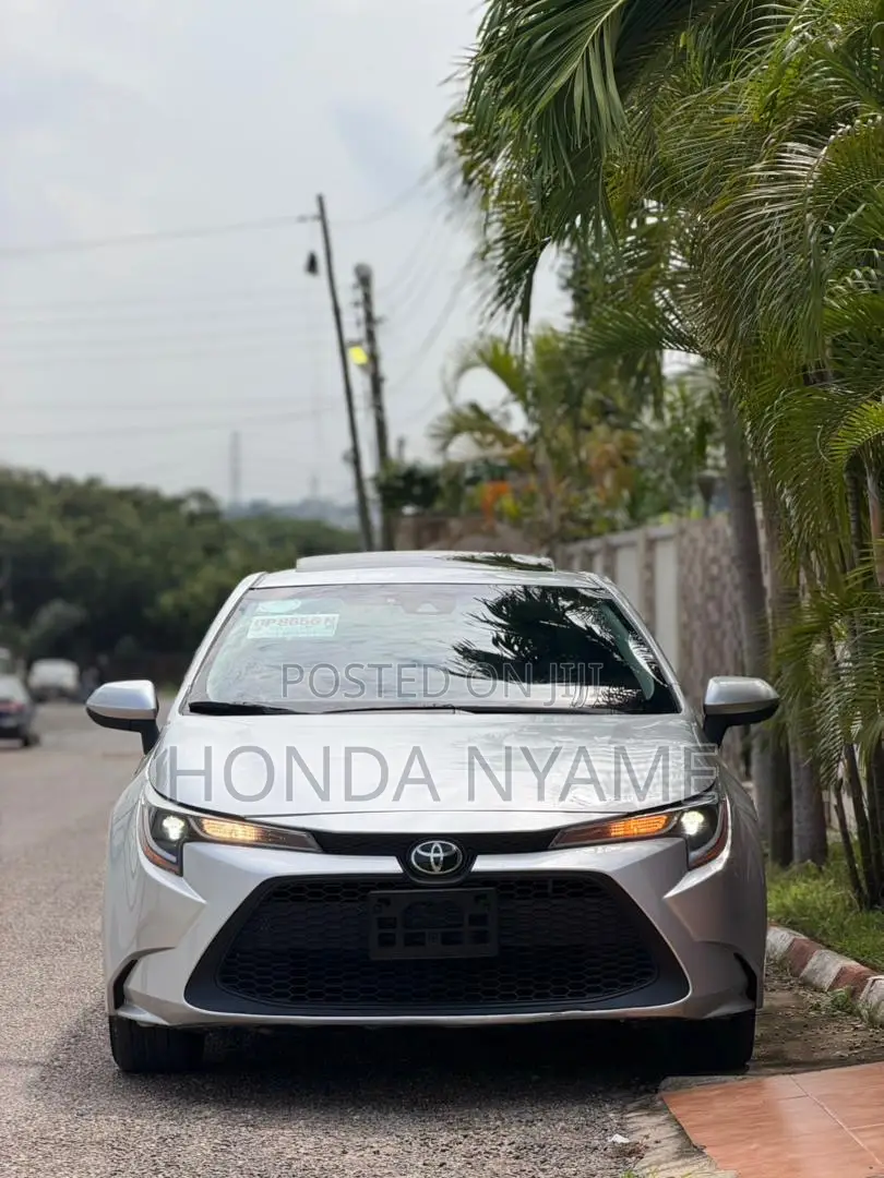 Toyota Corolla LE 2022 Silver