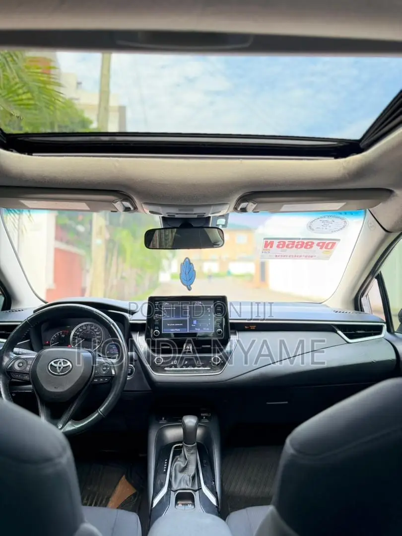 Toyota Corolla LE 2022 Silver