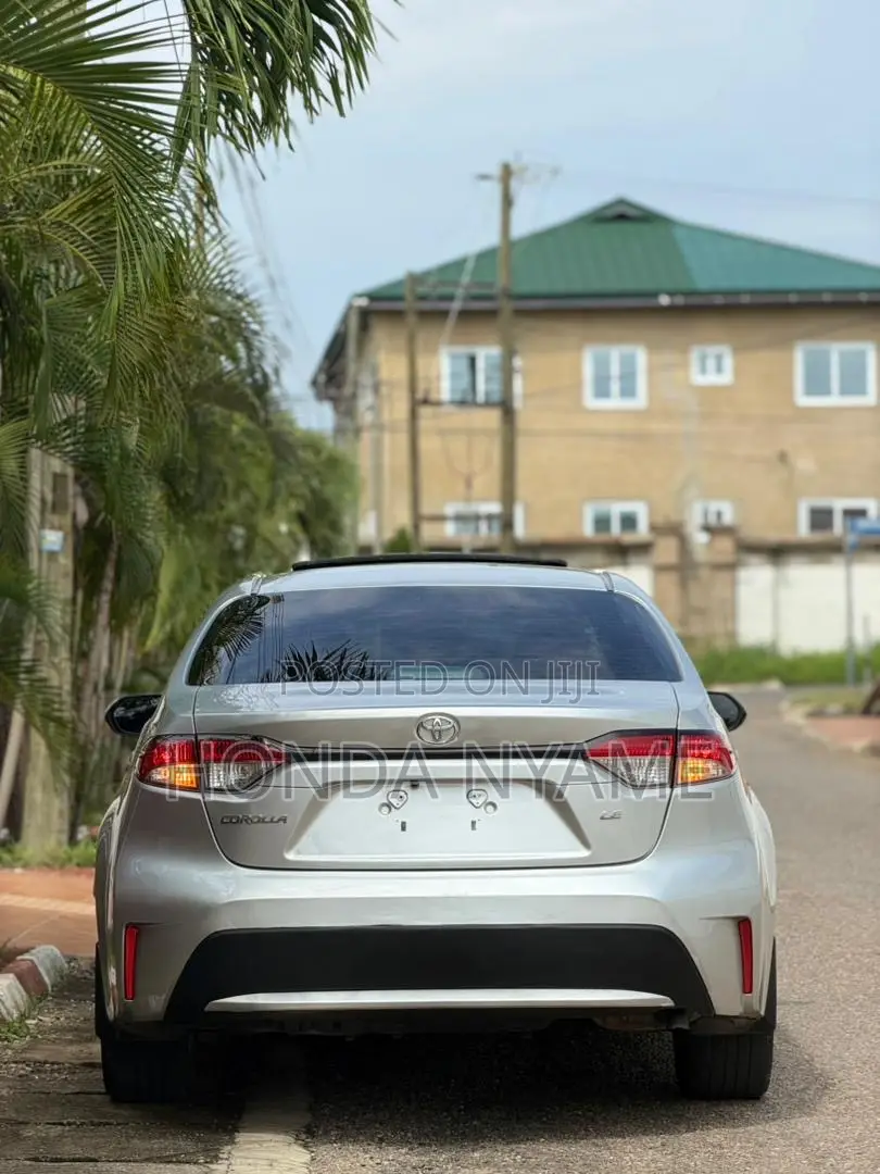 Toyota Corolla LE 2022 Silver