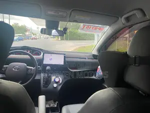 Toyota Sienta 2024