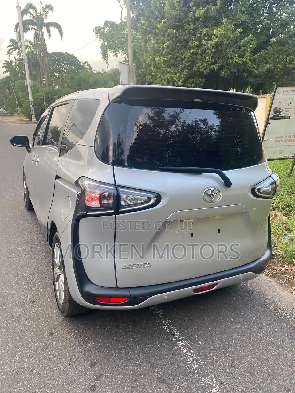 Toyota Sienta 2024