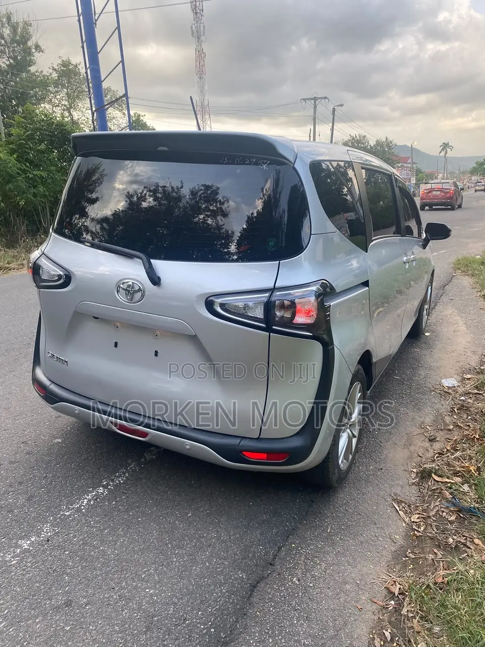 Toyota Sienta 2024
