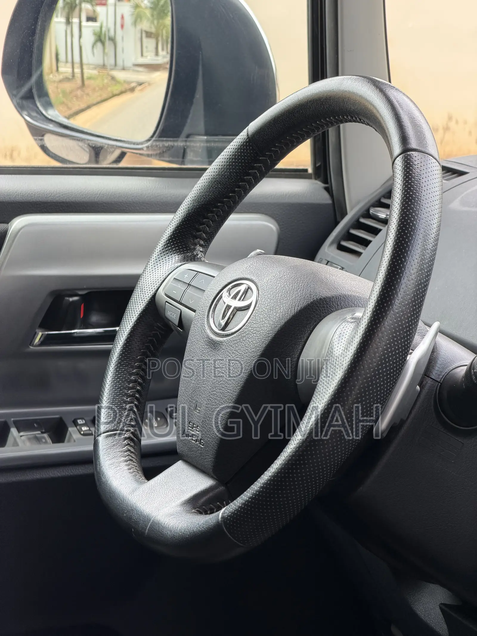Toyota Voxy 2013 Black