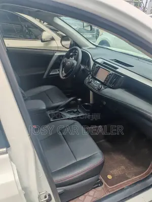 Toyota RAV4 LE FWD 2019 White