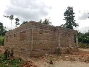 4bdrm House in Akuapim North for sale