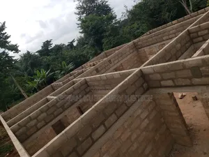 4bdrm House in Akuapim North for sale
