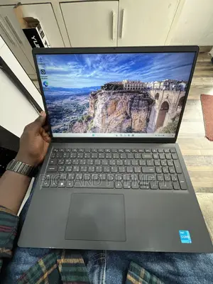 Laptop Dell Vostro 15 3549 4GB Intel Core i3 HDD+SSD 256GB