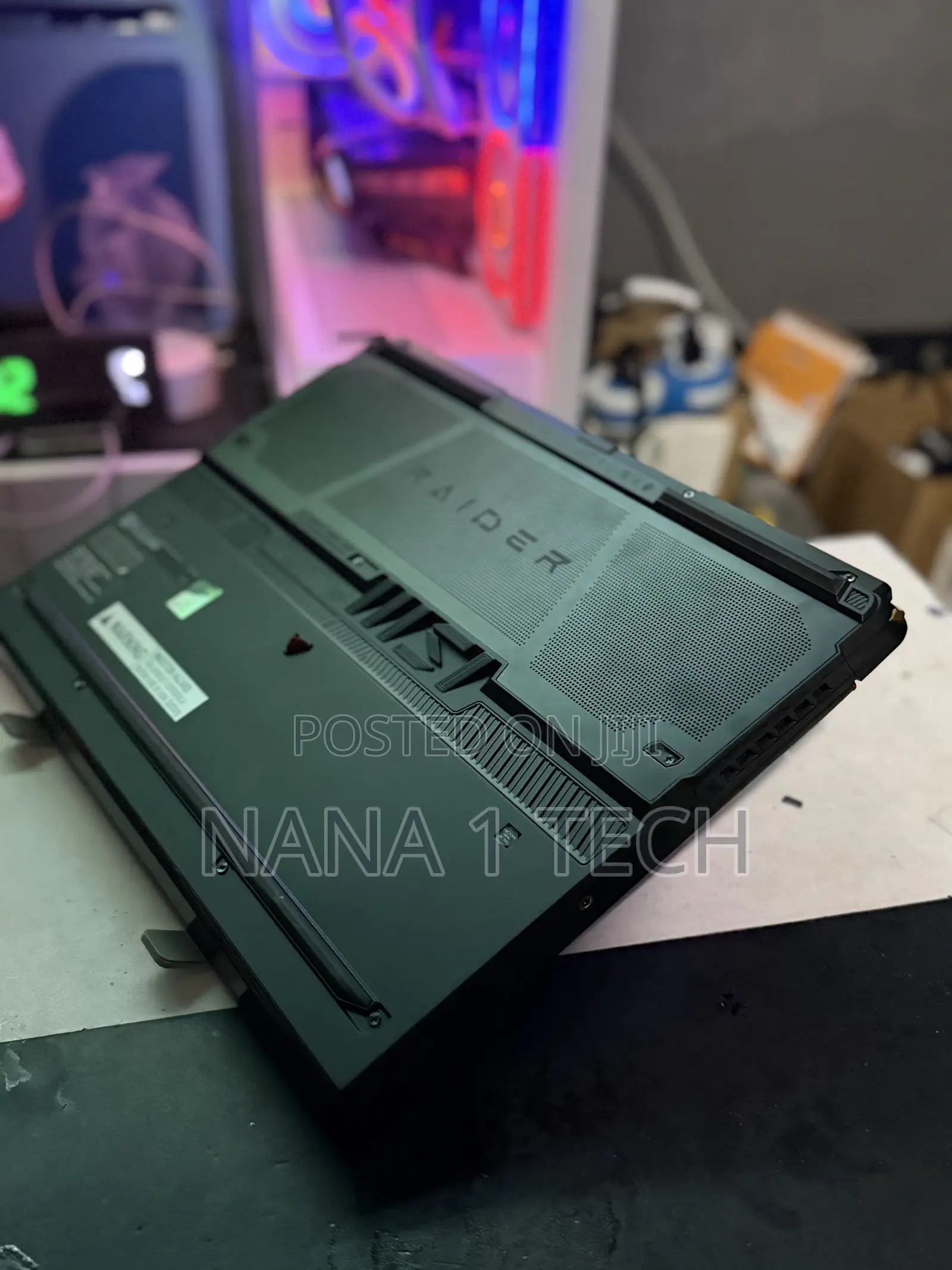 Laptop MSI Raider GE68HX 13VI-202US 16GB Intel Core i7 SSD 1.5T