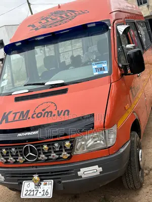 Mercedes-Benz Sprinter 2011 Orange