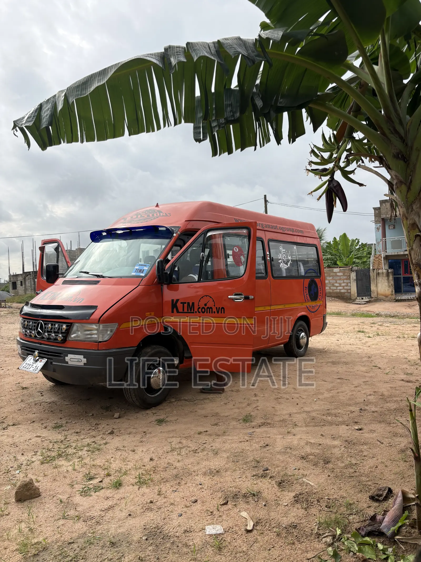 Mercedes-Benz Sprinter 2011 Orange