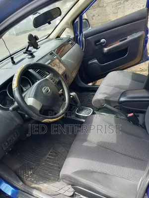 Nissan Versa 2010 Blue