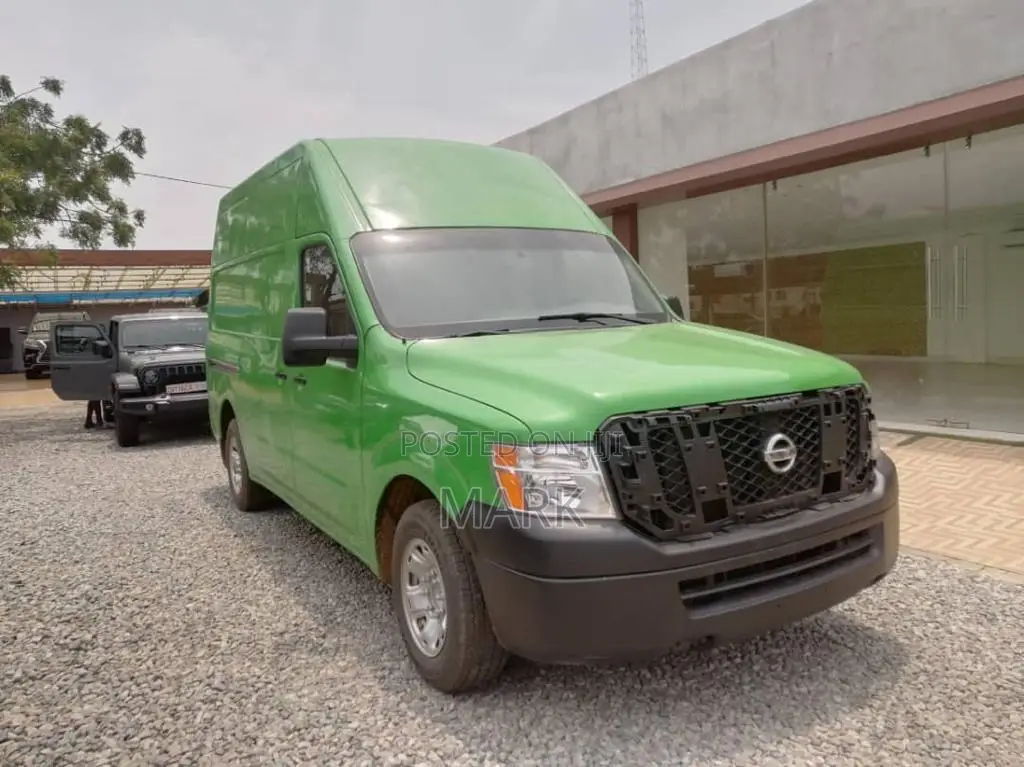 Nissan Caravan (Urvan) 2012 Green
