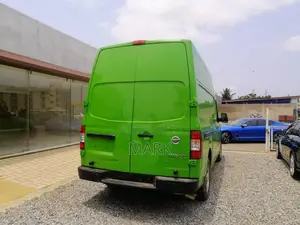 Nissan Caravan (Urvan) 2012 Green