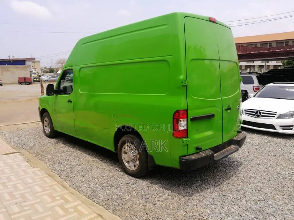 Nissan Caravan (Urvan) 2012 Green